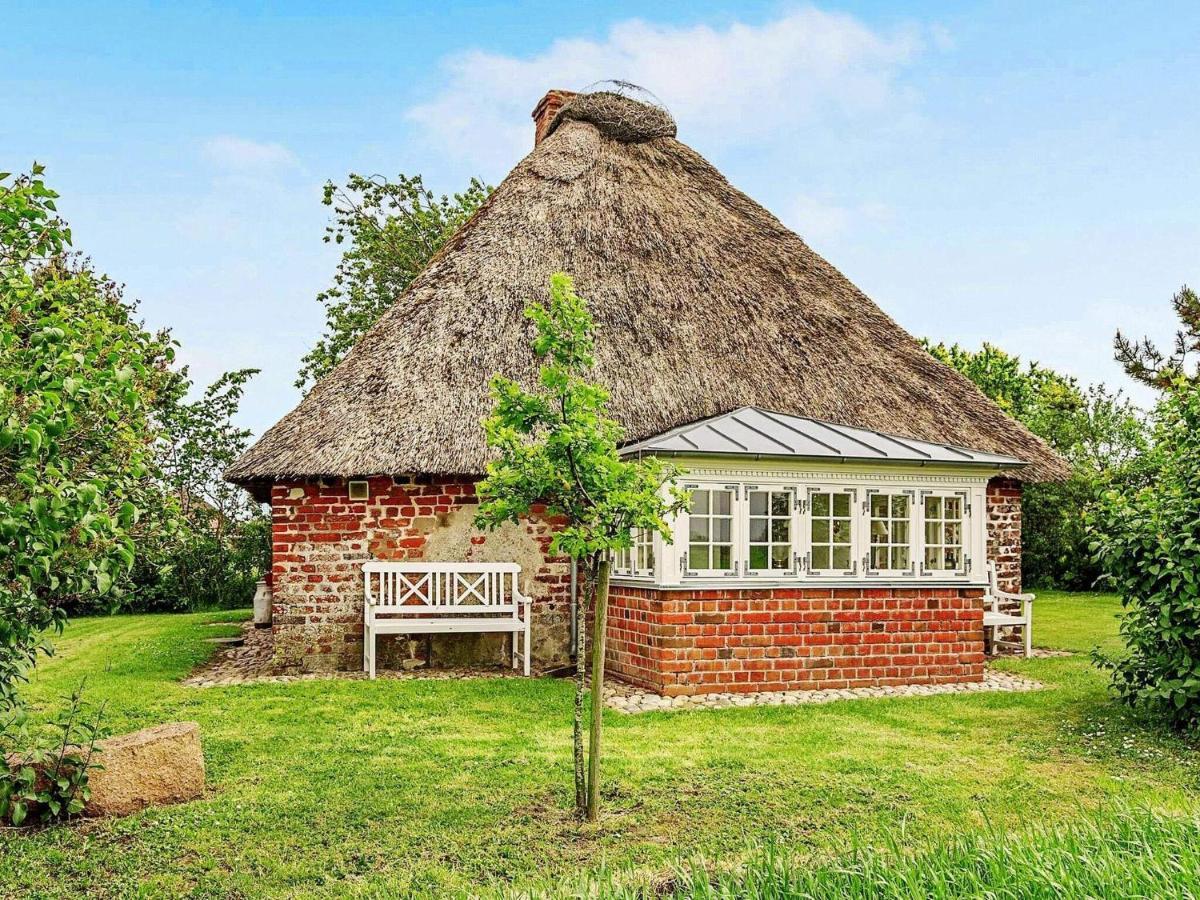 4 Person Holiday Home In T Nder Тённер Экстерьер фото