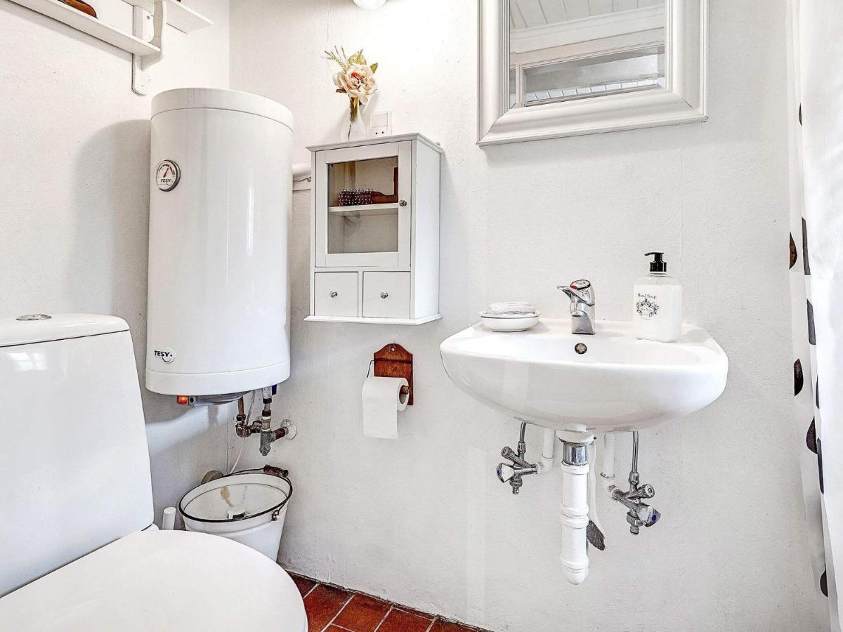 4 Person Holiday Home In T Nder Тённер Экстерьер фото